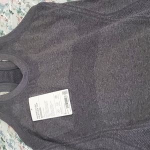 Athleta Momentum Heather top